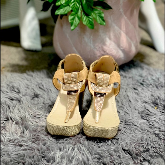 Sandals - Picture 2 of 2